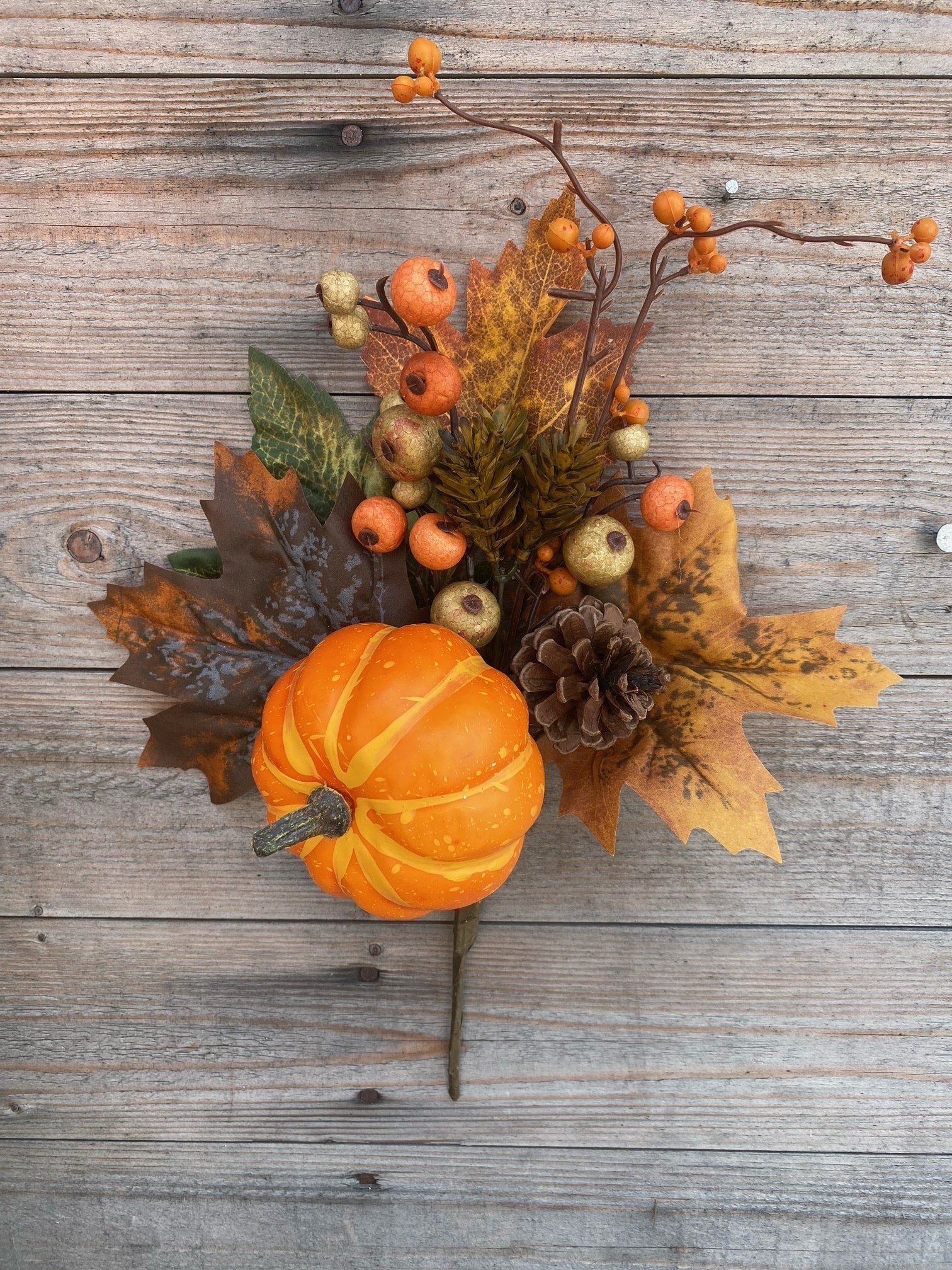 Pumpkin Pinecone Berry Pick