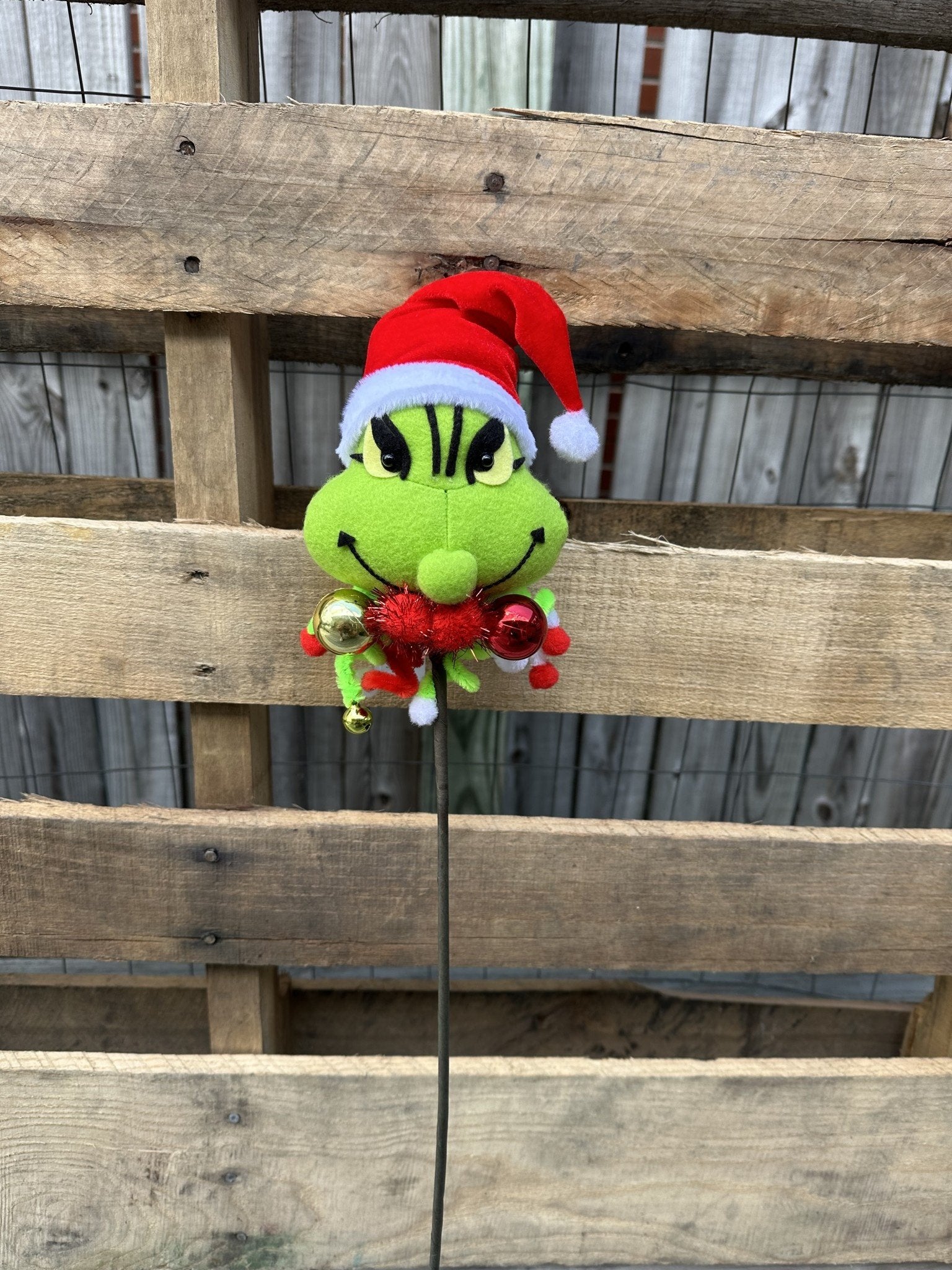 9" Grinch on Stick
