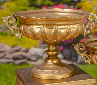 Golden Metal Frontus Urn (2-Sizes)